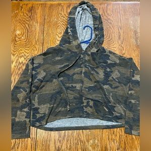 Camo Long sleeve crop tops Size L